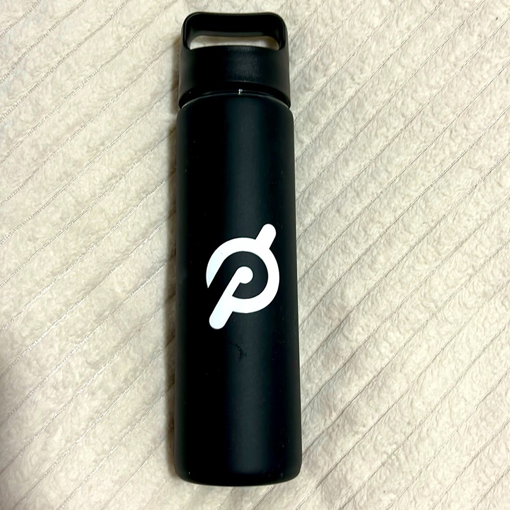 NWOT Peloton Black Silicone Sleeve Glass Water Bottle